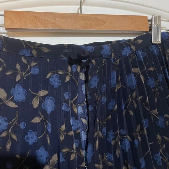 Vintage Sag Harbor Pleated Blue Black Floral Midi Skirt Size 10 Romantic Fairy - Picture 4 of 7